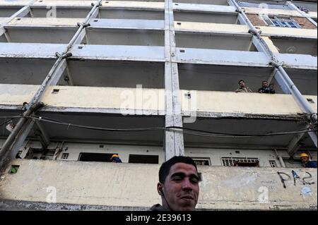 25 familles algériennes vivent dans des logements précaires dans le domaine de Diar Chems à El-Madania, en Algérie, le 29 décembre 2010. Les familles souhaitent des nouvelles. Photo de Louiza Ammi/ABACAPRESS.COM Banque D'Images