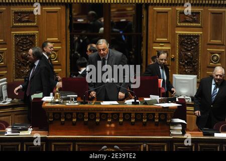 Le Président du Sénat français, Gérard Larcher, est photographié avant le vote solennel pour la réforme des retraites au Sénat français, à Paris, en France, le 26 octobre 2010. Photo de Mousse/ABACAPRESS.COM Banque D'Images