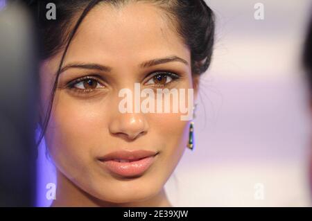 L'actrice indienne Freida Pinto participe à la projection de 'Miral' au 2ème Festival du film Tribeca de Doha, au Qatar, le 28 octobre 2010. Photo par Ammar Abd Rabbo/ABACAPRESS.COM Banque D'Images