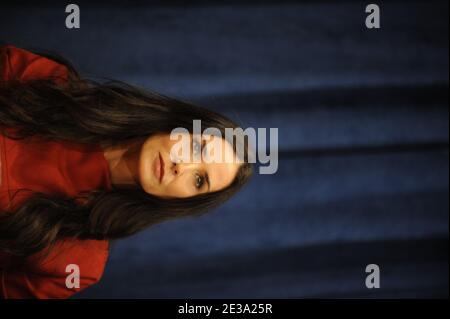 L'actrice AMÉRICAINE Demi Moore s'adresse à une conférence de presse avant le lancement d'un fonds des Nations Unies destiné à lutter contre la traite des êtres humains au siège des Nations Unies à New York, le 4 novembre 2010. LES acteurs AMÉRICAINS Demi Moore et son mari Ashton Kutcher ont lancé le Fonds de contributions volontaires des Nations Unies pour les victimes de la traite des personnes, en particulier des femmes et des enfants, dans le cadre de l'Office des Nations Unies contre la drogue et le crime (ONUDC), qui vise à fournir une aide humanitaire, juridique et financière aux victimes de la traite des êtres humains. Photo de Mehdi Taamallah/ABACAPRESS.COM Banque D'Images