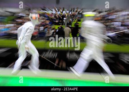 Illustration dans l'épreuve de sabre d'équipe aux Championnats du monde d'escrime au Grand Palais de Paris, France, le 9 novembre 2010. Les Championnats du monde d'escrime auront lieu du 6 au 13 novembre 2010. Photo de Henri Szwarc/ABACAPRESS.COM. Banque D'Images