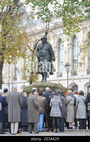 Atmosphère pendant la cérémonie de pose de couronnes du jour de l'armistice à la statue de l'ancien Premier ministre Georges Clemenceau (1841-1929) lors de la cérémonie de la journée de l'armistice à Paris, en France, le 11 novembre 2010. Photo de Thierry Orban/ABACAPRESS.COM Banque D'Images