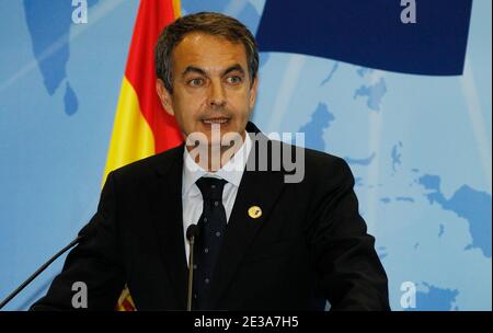 Le Premier ministre espagnol José Luis Rodriguez Zapatero prend la parole lors d'une conférence de presse au cours du deuxième jour du Sommet du G20 de 2010, le 12 novembre 2010 à Séoul, en Corée du Sud. Les dirigeants mondiaux ont convergé sur Séoul pour la cinquième réunion du groupe des nations du G20 afin de discuter du système financier mondial et de l'économie mondiale. La Corée du Sud est le premier pays non membre du G-8 à accueillir le sommet du G-20. Photo de la Corée Pool/ABACAPRESS.COM Banque D'Images