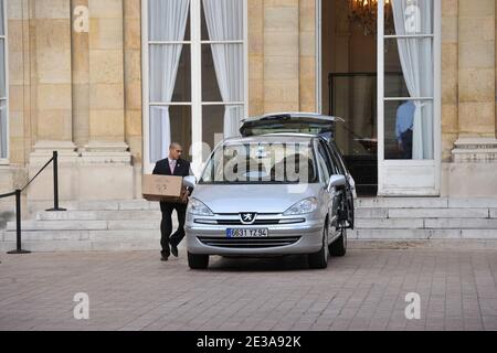 Déménagement au ministère avant une cérémonie de transfert de pouvoir au ministère de la Défense, Hôtel de Brienne à Paris, France, le 15 novembre 2010. Photo de Nicolas Gouhier/ABACAPRESS.COM Banque D'Images