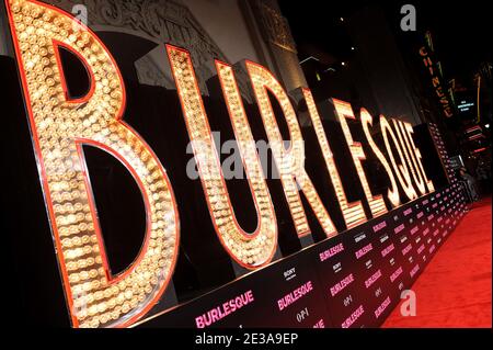 Atmosphère à la première de 'Burlesque' tenue au Grauman's Chinese Theatre à Hollywood, Los Angeles, CA, USA le 15 novembre 2010. Photo de Lionel Hahn/ABACAPRESS.COM Banque D'Images