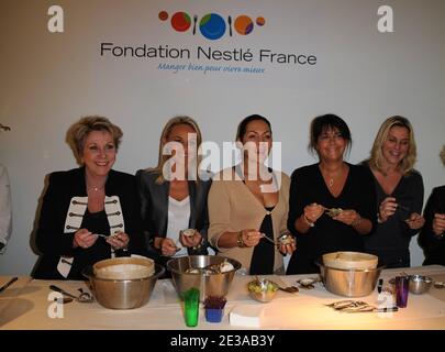 Françoise Labourde, Cecile de Menibus, Hermine de Clermont Tonnerre, Valerie Expert, Sophie Fvier participant à un déjeuner à la Cité de l'Architecture à Paris, France, le 18 novembre 2010, dans le cadre de la réunion "Culture alimentaire française" organisée par la Fondation Nestlé France. Photo de Nicolas Briquet/ABACAPRESS.COM Banque D'Images