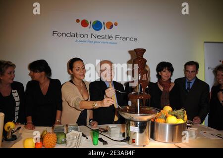 Françoise Labourde, Cecile de Menibus, Hermine de Clermont Tonnerre, Valerie Expert, Sophie Fvier participant à un déjeuner à la Cité de l'Architecture à Paris, France, le 18 novembre 2010, dans le cadre de la réunion "Culture alimentaire française" organisée par la Fondation Nestlé France. Photo de Nicolas Briquet/ABACAPRESS.COM Banque D'Images