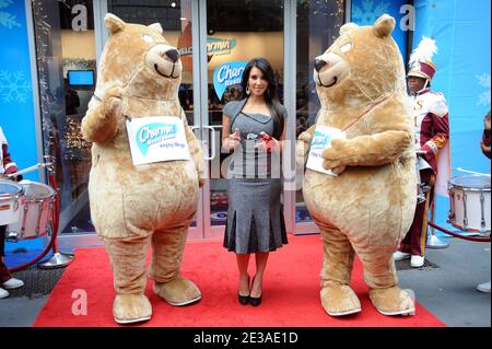 Kim Kardashian assiste à l'ouverture des toilettes Charmin, des toilettes publiques gratuites de luxe à New York City, NY, USA, le 23 novembre 2010. Photo de Mehdi Taamallah/ABACAPRESS.COM Banque D'Images