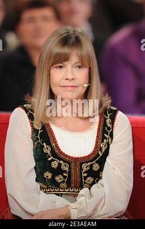 Chantal Goya lors de l'enregistrement de l'émission Dimanche a Paris, France, le 8 décembre 2010. Photo Max Colin/ABACAPRESS.COM Banque D'Images