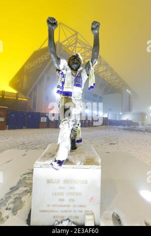 Statue de Billy Bremner à Bremner Square à l'extérieur du stade de football Leeds United sur Elland Road à Leeds. Banque D'Images