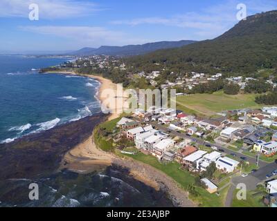 Antenne des agglomérations urbaines de Coledale au nord de Wollongong Nouvelle-Galles du Sud Australie Banque D'Images