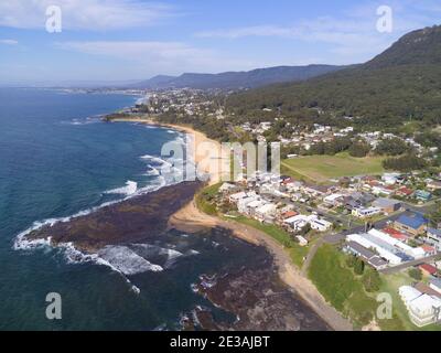 Antenne des agglomérations urbaines de Coledale au nord de Wollongong Nouvelle-Galles du Sud Australie Banque D'Images