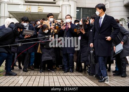 Séoul, Bucheon, Corée du Sud. 18 janvier 2021. Le procureur spécial PARK YOUNG-SOO quitte la haute Cour de Séoul le lundi 18 janvier 2021, après que le président de Samsung Lee Jae-yong ait été condamné à 30 mois pour des accusations de corruption liées à l'administration de l'ancien président en accusation Park Geun-hye. Credit: Jintak Han/ZUMA Wire/Alay Live News Banque D'Images