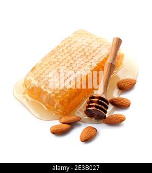 Morceau de nid d'abeille. Miel avec les noix d'amandes. Une alimentation saine. Nid d'abeille. Banque D'Images