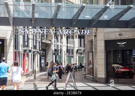 Sydney Arcade shopping et zone de vente au détail au large de Pitt Street dans le centre-ville de Sydney, portant des masques pendant la pandémie Covid 19, Sydney, Australie Banque D'Images