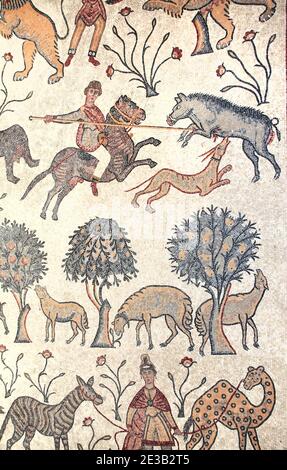 Byzantine ancienne en pierre naturelle de mosaïques avec une image de la chasse sur les animaux sauvages, le Mont Nebo, Jordanie, Moyen-Orient Banque D'Images