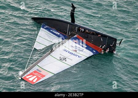 (210118) -- AUCKLAND, le 18 janvier 2021 (Xinhua) -- le bateau American Magic Boat Patriot des États-Unis cachonne lors du match du 3e jour de la série America's Cup challenger à Auckland, en Nouvelle-Zélande, le 17 janvier 2021. (COR36/Studio Borlenghi/document via Xinhua) Banque D'Images