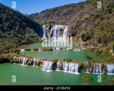 Vue aérienne de la cascade de Jiulong à Luoping, Yunnan, Chine Banque D'Images