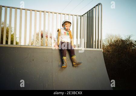 Four Marks Skate Park , terrain de loisirs, four Marks, Hampshire, Angleterre, Royaume-Uni. Banque D'Images