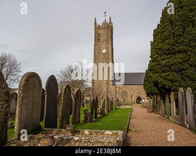 Northam Churchyard et l'église St Margarets, North Devon, Angleterre. Banque D'Images