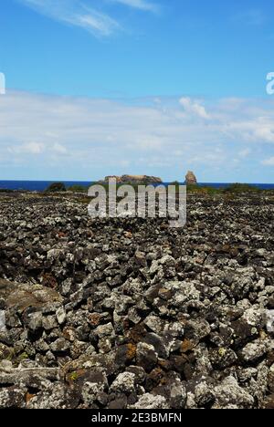 Portugal: Açores: Pico: Vue sur Ilheu em PE et Ilheu Deitado du sud de Madalena Banque D'Images