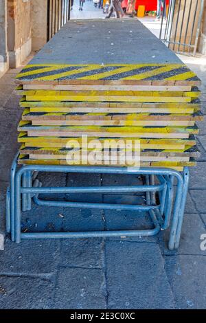 Plates-formes de passerelles surélevées prêtes pour les inondations à Venise Banque D'Images