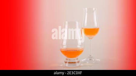 Ensemble de verres de dégustation de malt, whisky single malt dans un verre, ensemble exclusif Banque D'Images