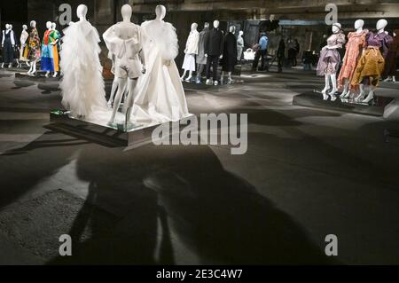 Berlin, Allemagne. 17 janvier 2021. Une exposition de groupe de différents designers est organisée au salon de Berlin dans le cadre de la Mercedes-Benz Fashion week pour la saison automne/hiver 2021/2022 à Kraftwerk, dans la Köpenicker Straße. Cette fois-ci, la semaine de la mode de Berlin a lieu sur Internet, les spectacles sont montrés en ligne en raison de la pandémie. Credit: Jens Kalaene/dpa-Zentralbild/dpa/Alay Live News Banque D'Images