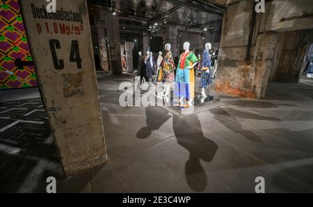 Berlin, Allemagne. 17 janvier 2021. Une exposition de groupe de différents designers est organisée au salon de Berlin dans le cadre de la Mercedes-Benz Fashion week pour la saison automne/hiver 2021/2022 à Kraftwerk, dans la Köpenicker Straße. Cette fois-ci, la semaine de la mode de Berlin a lieu sur Internet, les spectacles sont montrés en ligne en raison de la pandémie. Credit: Jens Kalaene/dpa-Zentralbild/dpa/Alay Live News Banque D'Images