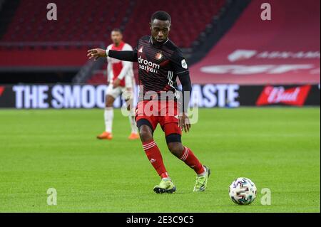 AMSTERDAM, PAYS-BAS - JANVIER 17: Lutscharel Geertruida de Feyenoord pendant le match néerlandais Eredivisie entre Ajax et Feyenoord à Johan Cruijff A Banque D'Images