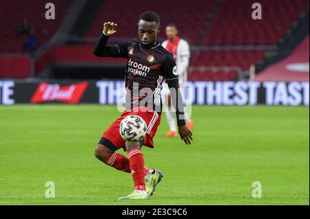 AMSTERDAM, PAYS-BAS - JANVIER 17: Lutscharel Geertruida de Feyenoord pendant le match néerlandais Eredivisie entre Ajax et Feyenoord à Johan Cruijff A Banque D'Images