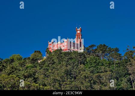 Palacio Nacional da Pena, vue d'Estrada da Pena, route dans les montagnes de Sintra, quartier de Lisbonne, région de Lisbonne, Portugal Banque D'Images