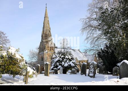 Église de la Sainte-Trinité de Startforth en hiver, Château de Barnard, Teesdale, comté de Durham, Royaume-Uni Banque D'Images