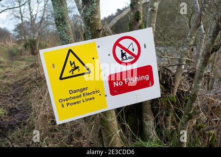 Danger lignes électriques aériennes pas de panneau d'avertissement de pêche, Écosse, Royaume-Uni Banque D'Images