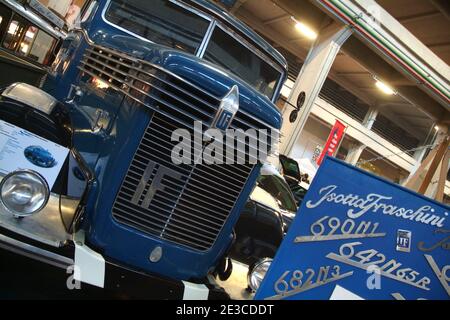 Turin, Piémont, Italie -7/02/2014- AutoMotoRetro est le périodique annuel juste pour les amateurs et collectionneurs de voitures anciennes et les motos et rétro Banque D'Images