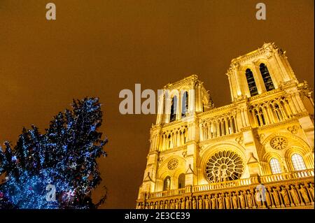 Notre-Dame de Paris zu Weihnachten. Banque D'Images