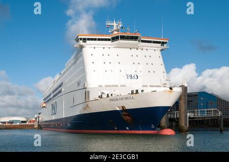 ROTTERDAM EUROPOORT, PAYS-BAS - 27 FÉVRIER 2015 : le ferry P&O Pride of Hull est amarré au terminal de Rotterdam Europoort aux pays-Bas Banque D'Images