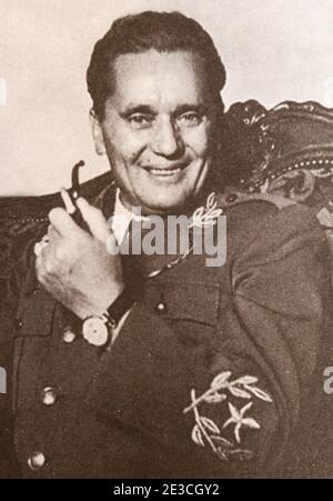 Josip Broz Tito. Josip Broz Tito était un révolutionnaire communiste yougoslave et homme d'État, servant dans divers rôles de 1943 jusqu'à sa mort en 1980. Pendant la Seconde Guerre mondiale, il était le chef des partisans, souvent considéré comme le mouvement de résistance le plus efficace dans l'Europe occupée. Il a également été Président de la République socialiste fédérative de Yougoslavie du 14 janvier 1953 à sa mort le 4 mai 1980. Banque D'Images