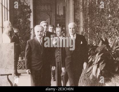 V.M. Molotov, E Stettinius, A. Eden dans le jardin d'hiver du Palais d'Alupka en Crimée. Banque D'Images