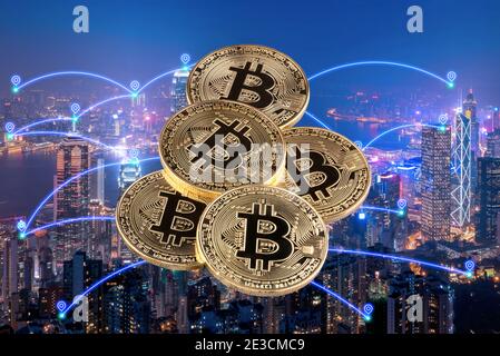 Bitcoin trading avec réseau intelligent de communication de ville et Internet des objets pour crypto-monnaie et le concept d'investissement d'argent. Banque D'Images