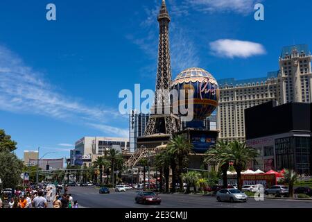 Las Vegas, Nevada - 21 juillet 2014 : vue sur le Bouldevard de Las Vegas, avec la réplique de la Tour Eiffel, dans la ville de Las Vegas, État du Nevada, Banque D'Images