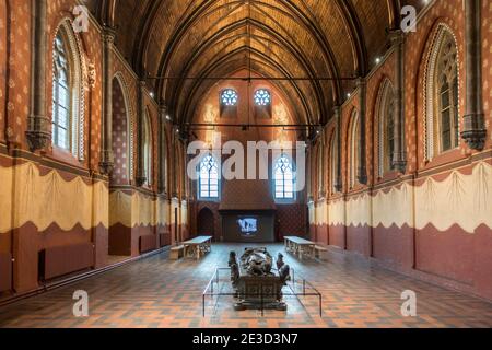 Tombe de Hugo II dans la salle à manger de l'abbaye de Bijloke, maintenant STAM, Musée de la ville de Gand / Stadsmuseum Gent, Flandre orientale, Belgique Banque D'Images