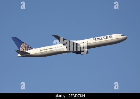 Boeing 767-400 de United Airlines avec enregistrement N67052 aéroporté à l'aéroport de Francfort. Banque D'Images