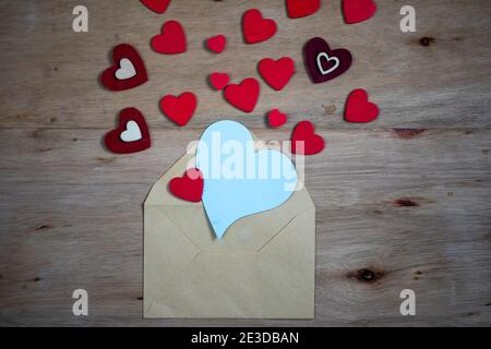 Enveloppe, forme de coeur, lettre d'amour, concept de la Saint-Valentin Banque D'Images