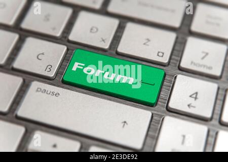 Clavier avec touche verte entrée et bouton Forum de mot moderne carte de communication texte pc Banque D'Images