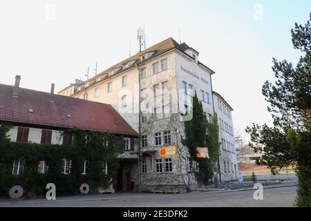 ALLEMAGNE, UHINGEN, SPARWIESER STR., 25 MARS 2018: Vue sur la construction du Kunstmühle Röhm à Uhingen Banque D'Images