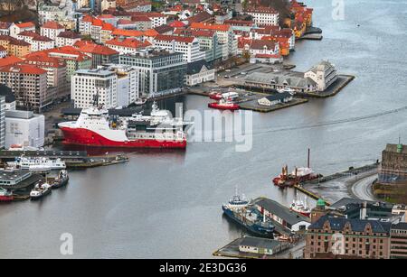 Bergen, Norvège - 19 novembre 2017 : Bergen Havn, photo du port aérien à la journée Banque D'Images