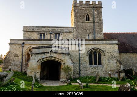 L'église paroissiale normande et médiévale de l'Assomption de la Sainte Vierge Marie dans le village de Beckley, dans le sud de l'Oxfordshire. Banque D'Images