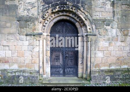 Entrée normande du XIIe siècle à l'église de la Toussaint de Bakewell Le Peak District Banque D'Images