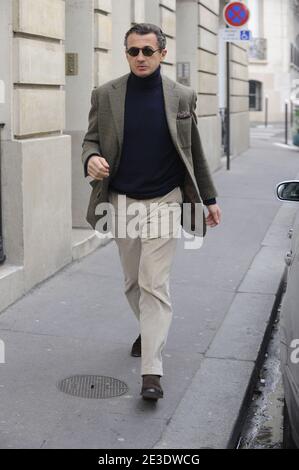 Le frère du Président français, François Sarkozy, qui arrive à la maternité 'la Muette' à Paris, France, le 4 janvier 2009, où le ministre français de la Justice, Rachida Dati, a donné naissance à une petite fille, le 2 janvier. Sa fille, Zohra, a été livrée prématurément 15 jours par césarienne dans une clinique de maternité à Paris. Photo par ABACAPRESS.COM Banque D'Images